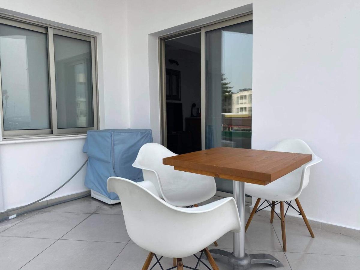 Beachside Apartment In Kato Paphos Lighthouse 81 Extérieur photo