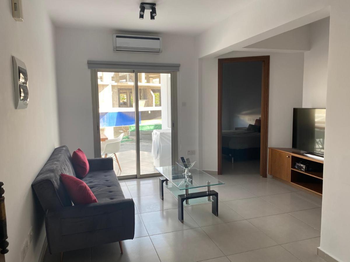 Beachside Apartment In Kato Paphos Lighthouse 81 Extérieur photo