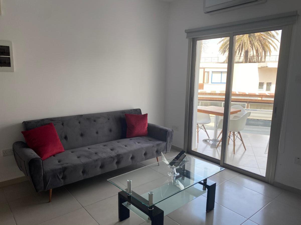 Beachside Apartment In Kato Paphos Lighthouse 81 Extérieur photo